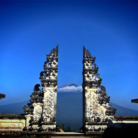 Paket Tour Wisata Liburan Asia Domestik Bali 2020 Murah - AmwindoTourCom - Lempuyang Temple