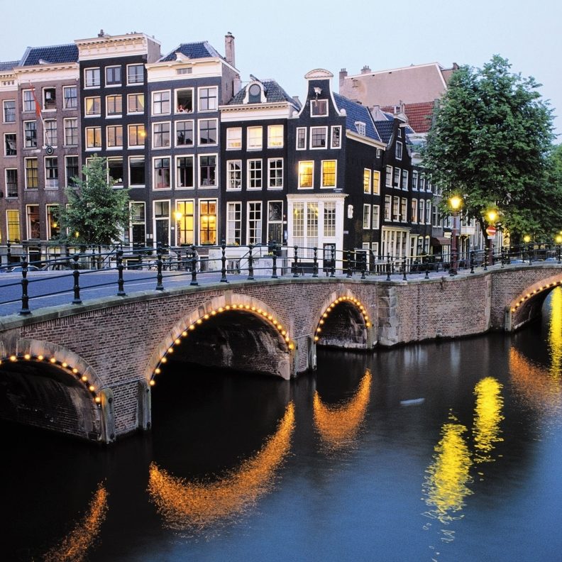 Paket Tour Wisata Liburan Eropa Paris Swiss Germany Netherland 8D7N 2020 Murah - Amsterdam Grachten