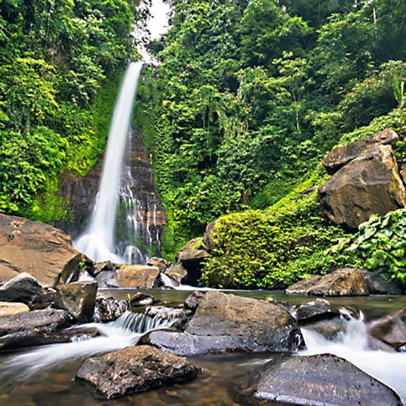 Paket Tour Wisata Liburan Asia Domestik Jawa Bali Lombok 2020 Murah - AmwindoTourCom - Air Terjun Gitgit Buleleng Bali