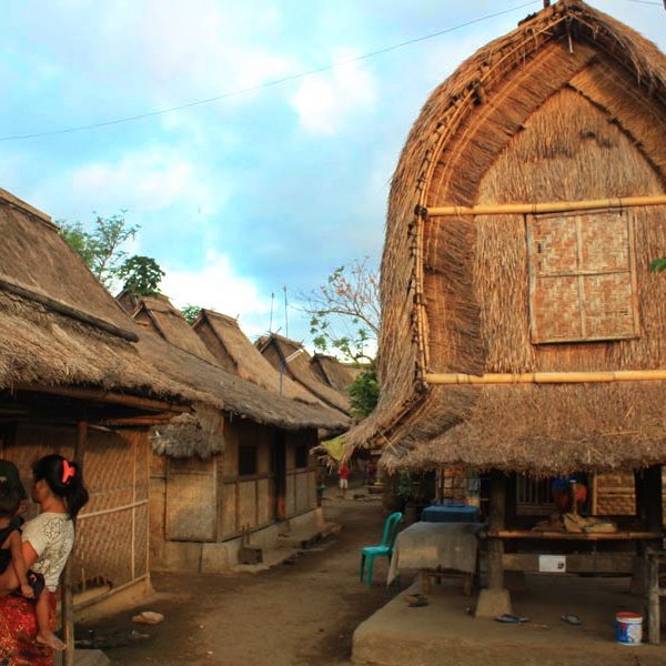 Paket Tour Wisata Liburan Asia Domestik Jawa Bali Lombok 2020 Murah - AmwindoTourCom - Desa Sade