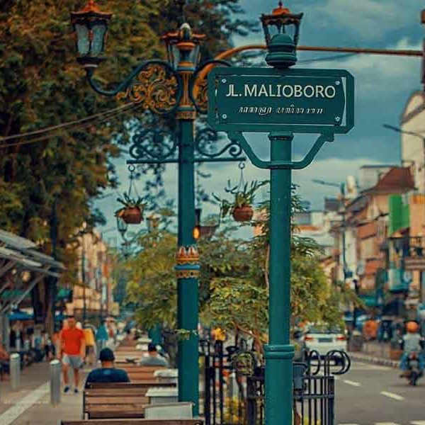 Paket Tour Wisata Liburan Asia Domestik Jawa Bali Lombok 2020 Murah - AmwindoTourCom - Jalan Malioboro_