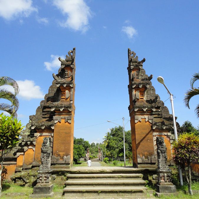 Paket Tour Wisata Liburan Asia Domestik Jawa Bali Lombok 2020 Murah - AmwindoTourCom - Pura Lingsar